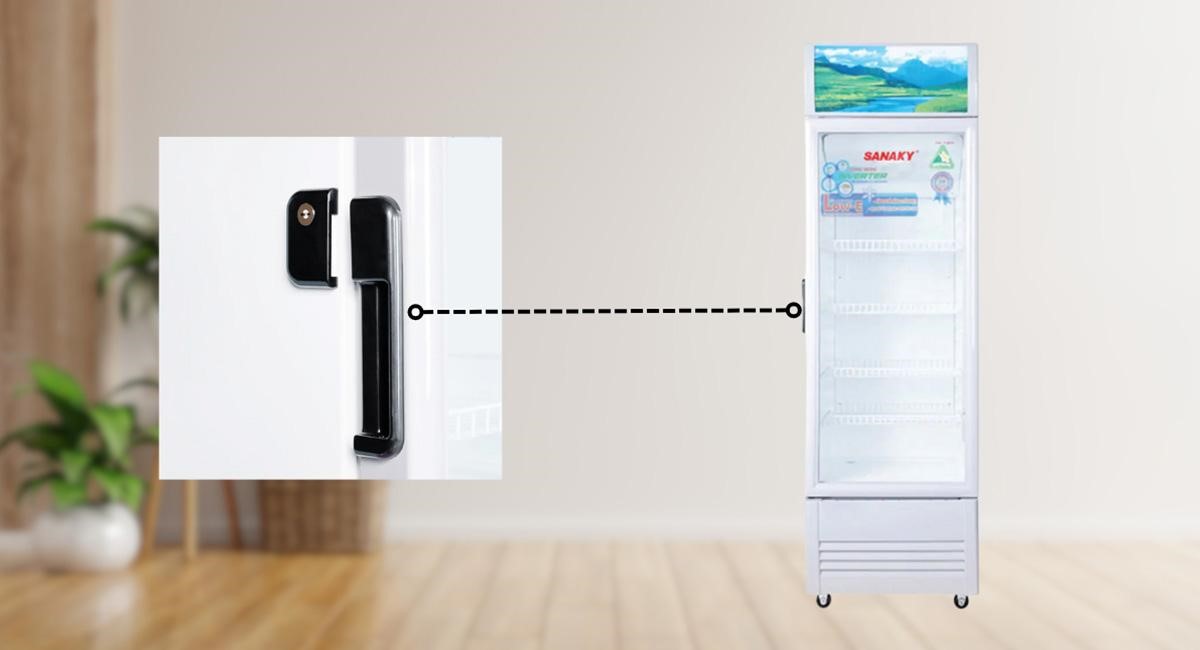 Cửa khóa an toàn ngăn mất trộm xảy ra