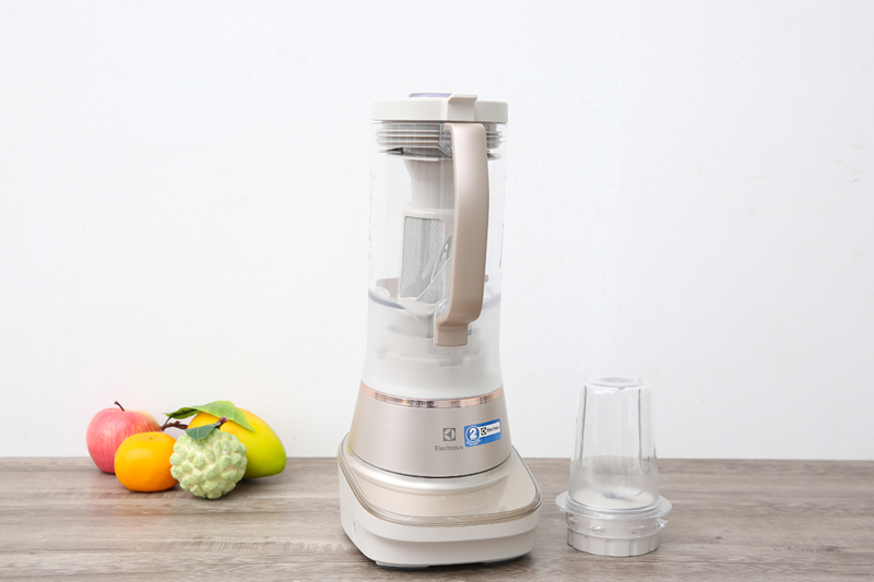 Thiết kế sang trọng - Máy xay sinh tố Electrolux E7TB1 84SM Thiết kế sang trọng - Máy xay sinh tố Electrolux E7TB1 84SM