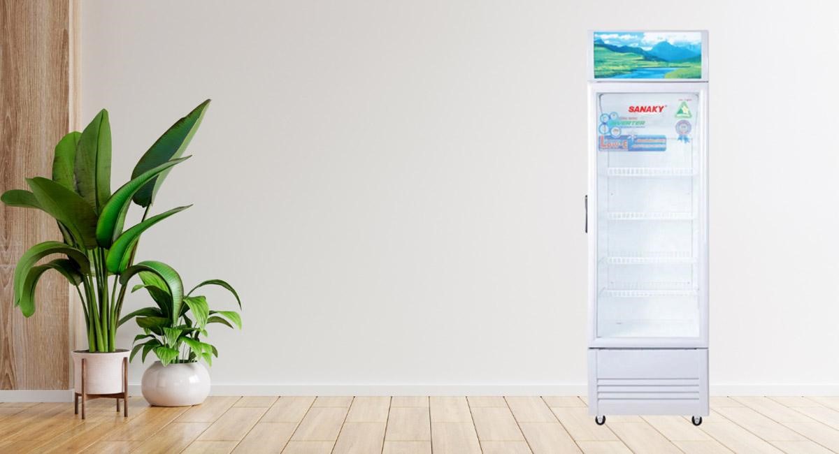 Tủ mát Sanaky với thiết kế hiện đại, nhỏ gọn tiện lợi