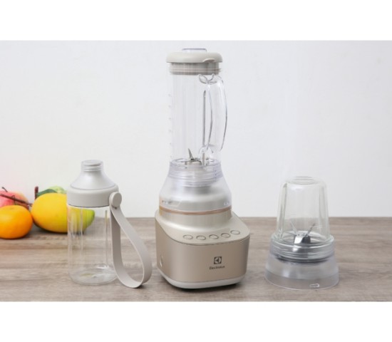 Máy xay sinh tố đa năng Electrolux E7CB1-86SM